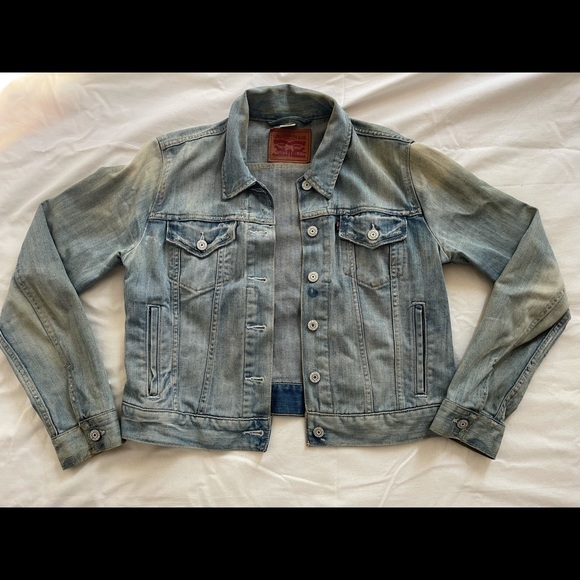 Levi’s light wash denim jacket. Size. Large. - Picture 1 of 4